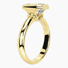Luna Emerald Bezel Moissanite Ring – 2.6mm Band