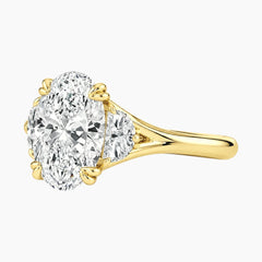 Rosélia 2 Carat Oval Three-Stone Moissanite Ring