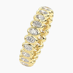 Cévelline Oval Bezel-Set Moissanite Eternity Band