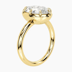 Émbrienne Oval Claw-Set Moissanite Ring
