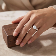 Rosélia 2 Carat Round Three-Stone Moissanite Ring