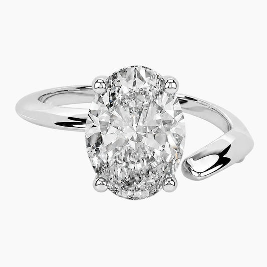 Aura 2 Karat ovaler Moissanit Open Bypass Ring aus 18K Gold