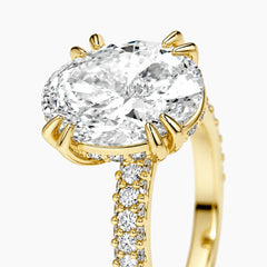Luxurious Oval Cut Moissanite Ring