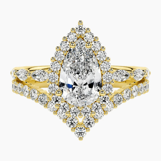 Luxurious Pear Cut Moissanite Ring Set