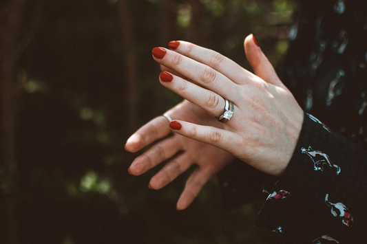 How to Choose a Moissanite Ring: The STDIAM Buyer’s Guide