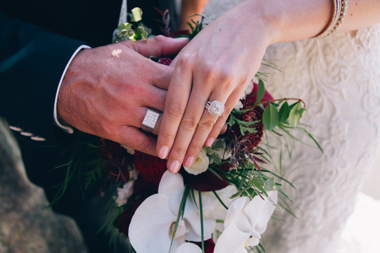 Moissanite vs. Lab-Grown Diamond: Which is the Best Choice for Your Engagement Ring?