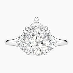 Rosélia 2 Carat Pear Three-Stone Moissanite Ring