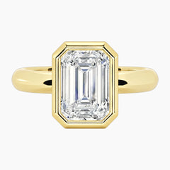 Luna Emerald Bezel Moissanite Ring – 2.6mm Band