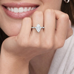 Versailles Hidden Halo Moissanit Ring