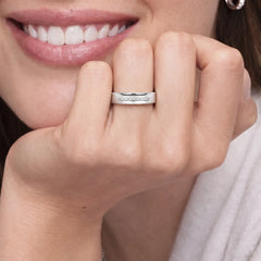 Évrin Eight-Stone Channel-Set Moissanite Wide Band