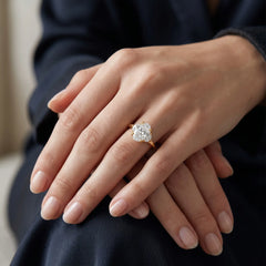 Rosélia 2 Carat Oval Three-Stone Moissanite Ring