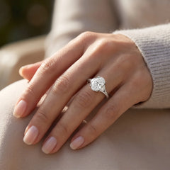 Rosélia 2 Carat Oval Three-Stone Moissanite Ring