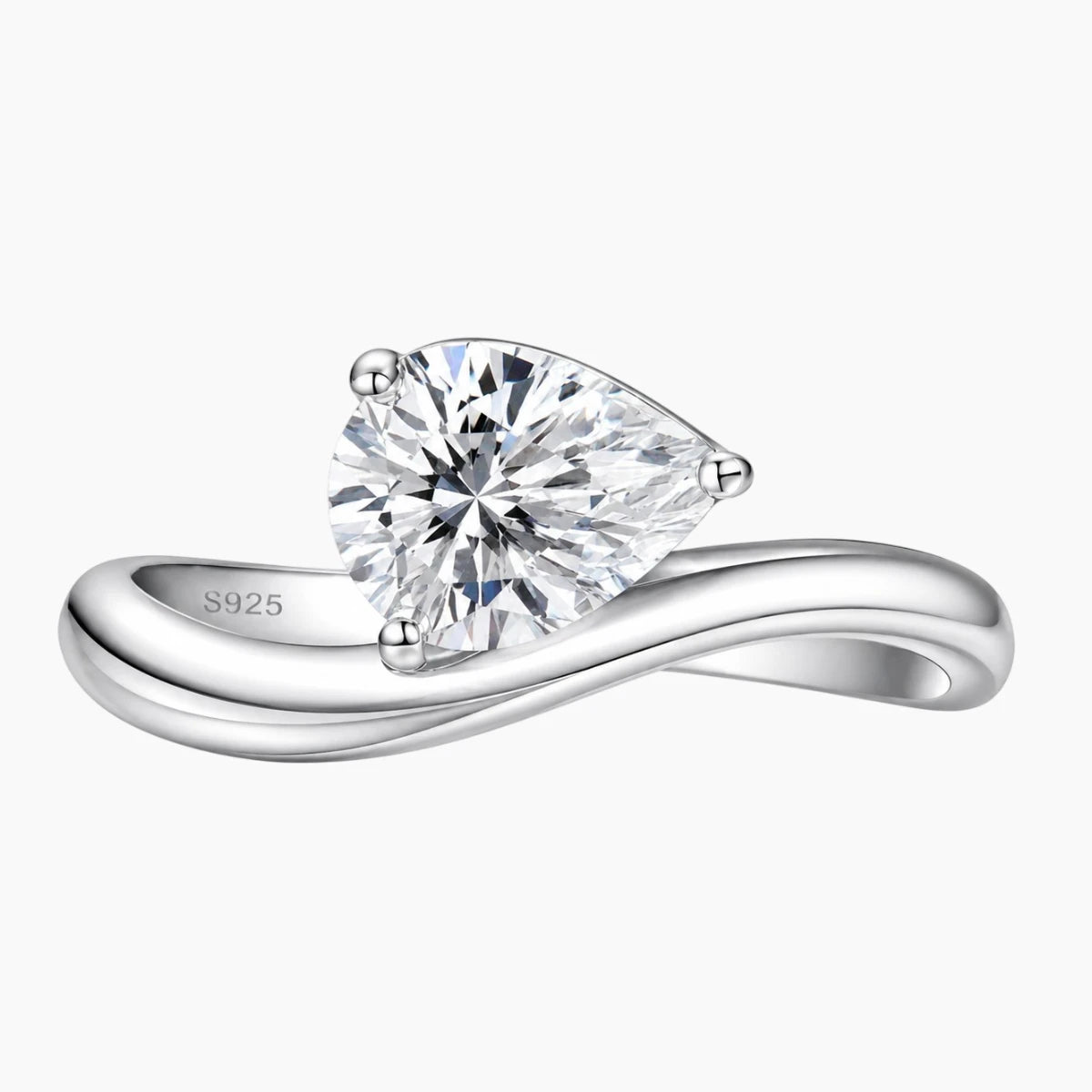 Solitaire Wavy Moissanite Ring