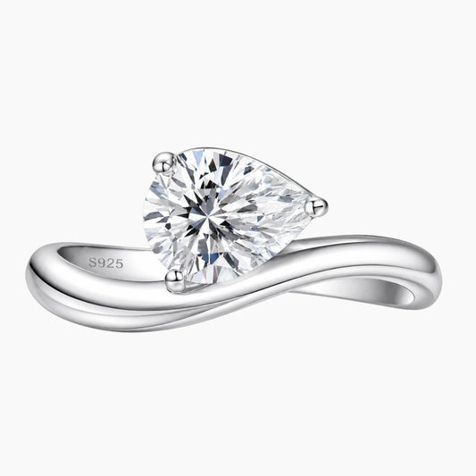 Solitaire Wavy Moissanite Ring