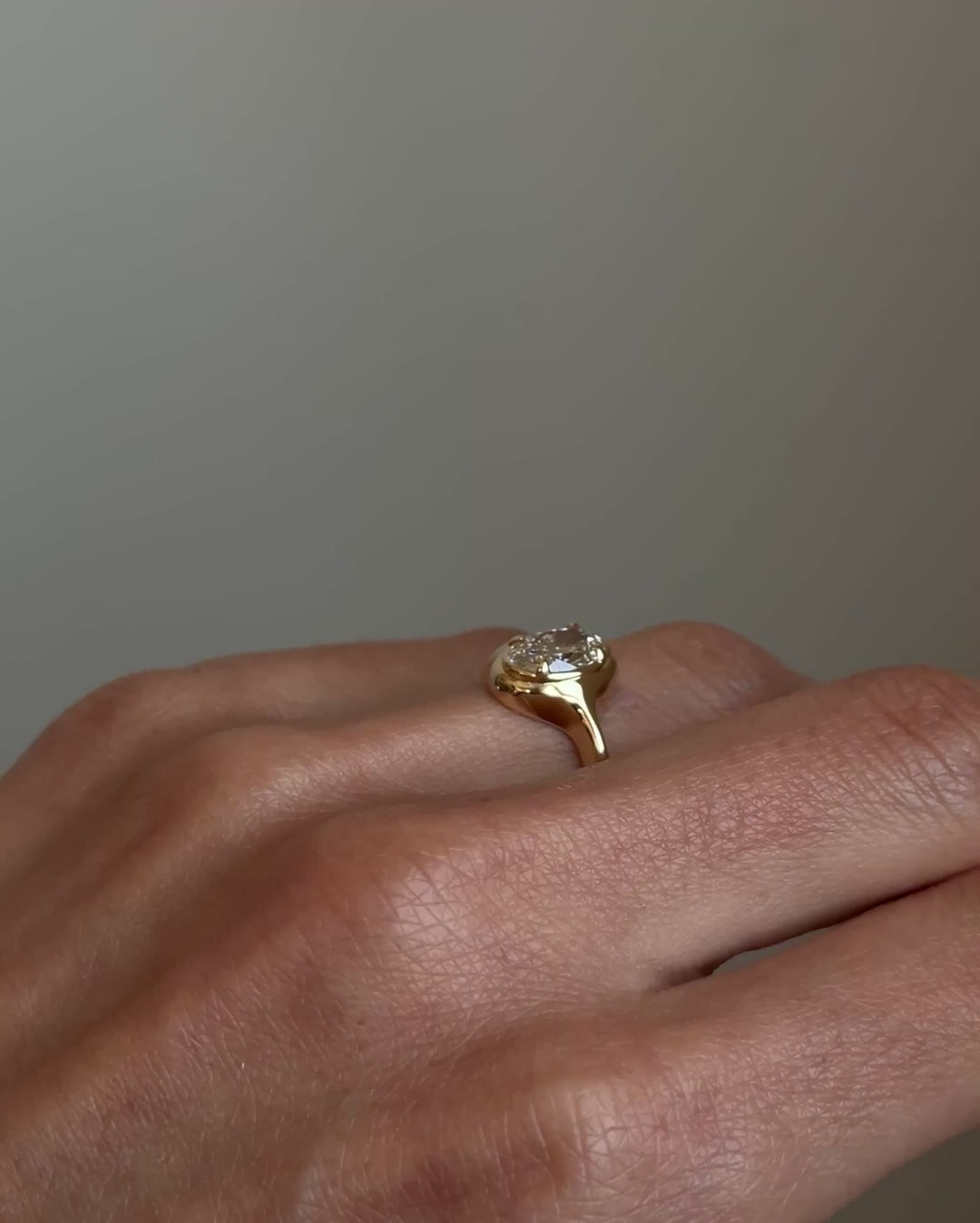 Lumière Éternel 1.5 Carat Oval Moissanite Solitaire Ring
