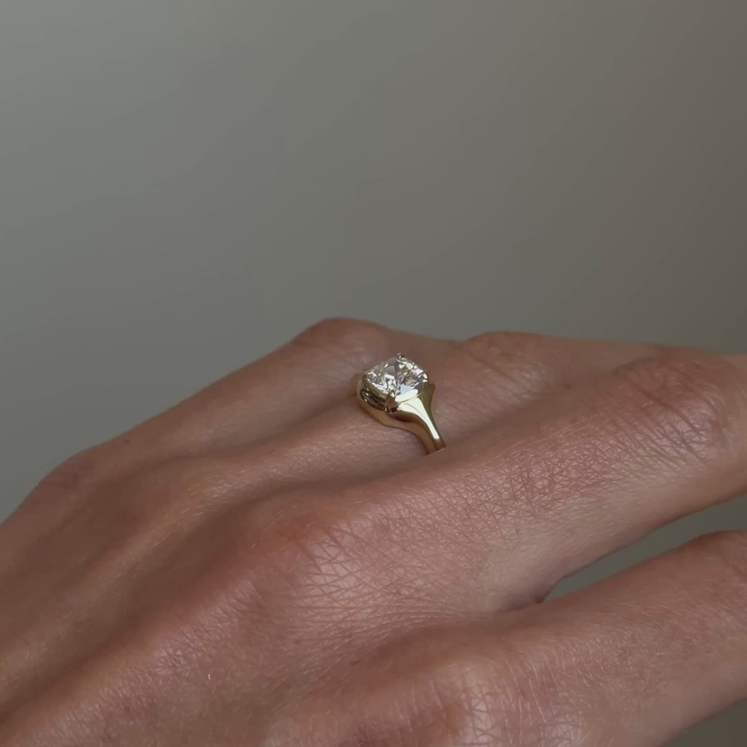 Éclat Lumière 1 Carat Cushion Cut Moissanite Ring