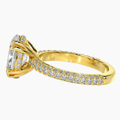 Luxurious Oval Cut Moissanite Ring