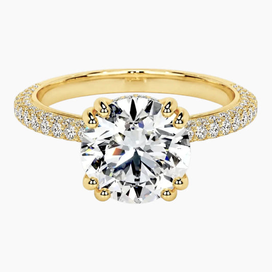 Luxurious Round Cut Moissanite Ring