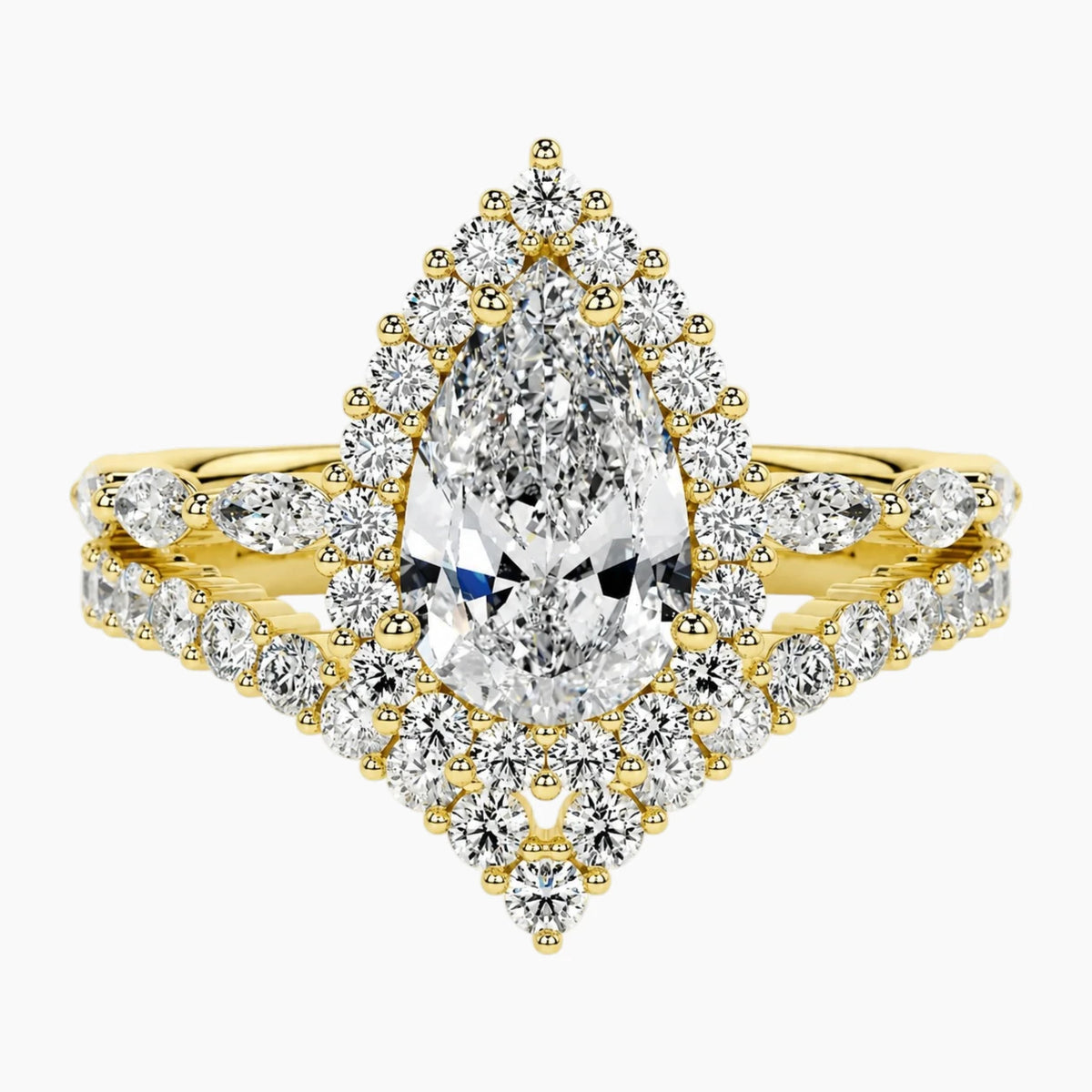 Luxurious Pear Cut Moissanite Ring Set